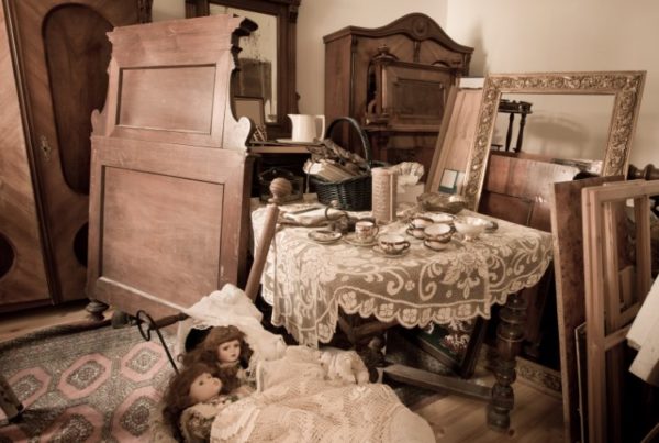 Why you Should Use a Specialist Removal Service for your Antiques